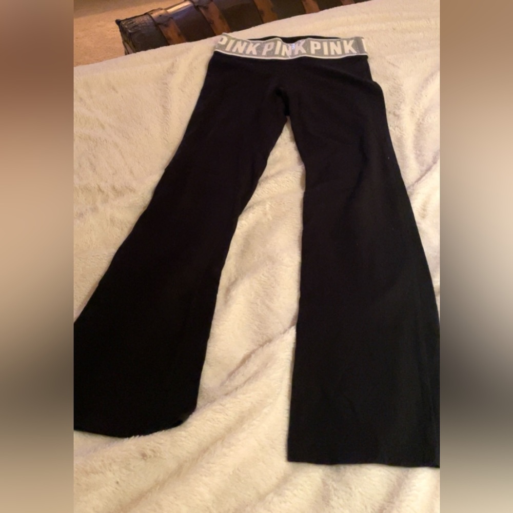 ITEM: PINK Yoga Flared Leggings | SIZE: M | COLOR: Black